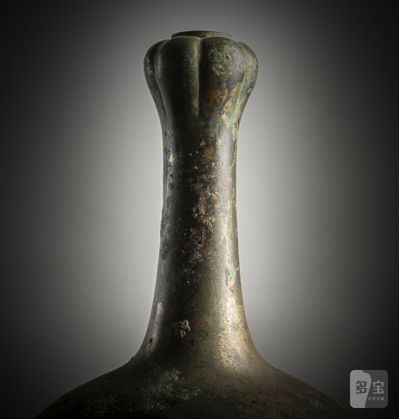 A bronze "garlic head" bottle vase - 图5